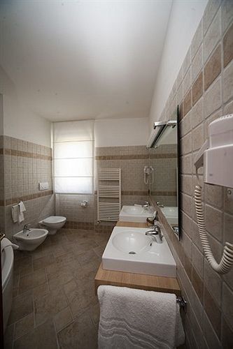 宫欧娜别墅酒店 Pratola Peligna 外观 照片